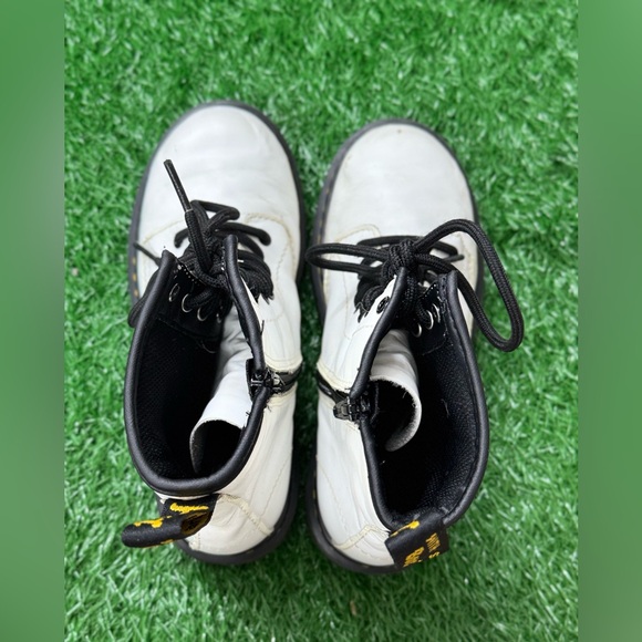 Dr. martens kids shoes Size 3‎ - Picture 6 of 9